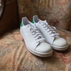 Never worn Adidas Stan Smiths